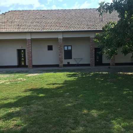 Borostyanhaz Poroszló