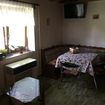 Borostyanhaz بيت ضيافة *
