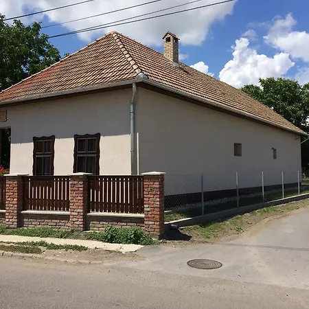 Borostyanhaz بيت ضيافة Poroszló