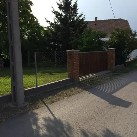 بيت ضيافة Borostyanhaz *